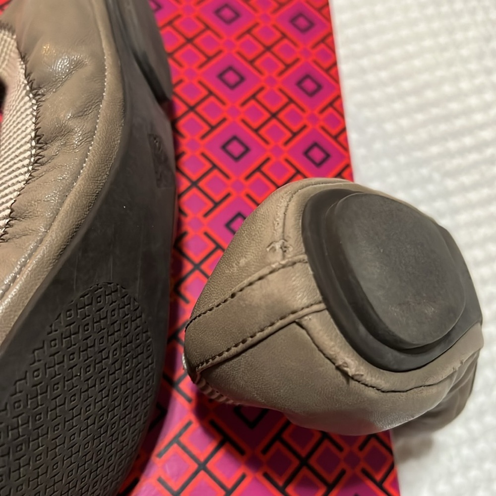Tory Burch Gabby Ballet Isabel Flat London Gray Size 7 
Pre love, no box - Picture 5 of 6